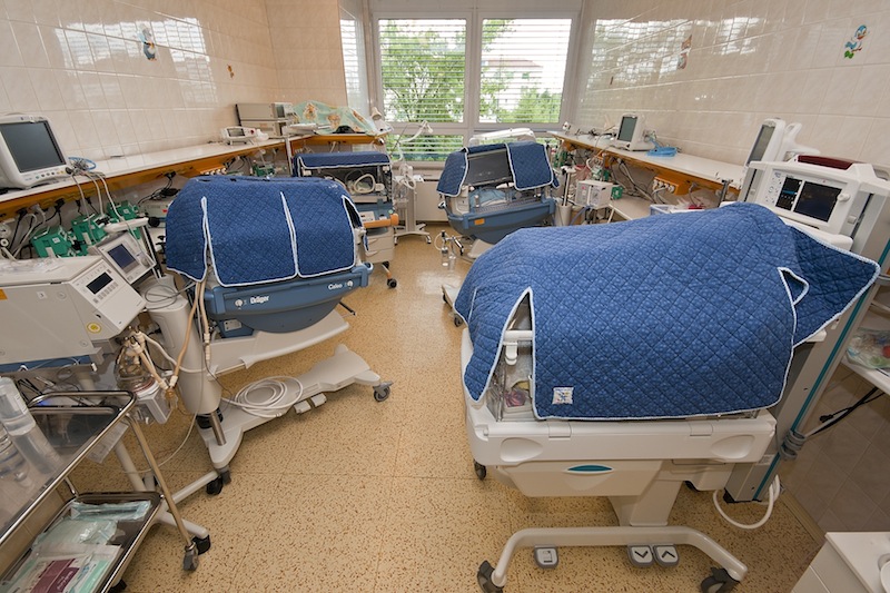 Nemocnice České Budějovice - inkubátor na neonatologickém oddělení
