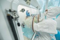 Lékárna Nemocnice Jindřichův Hradec může nově připravovat biologickou léčbu. Onkologičtí pacienti už tak pro šetrnější léčiva nemusí až do Českých Budějovic