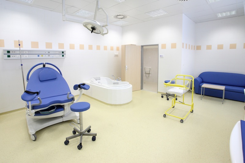 Nemocnice Tábor - porodní sál s masážní vanou 