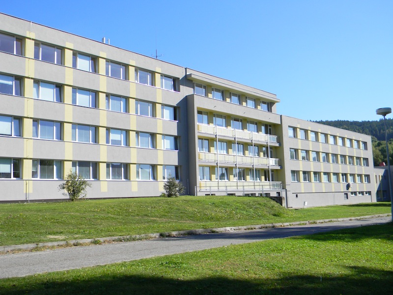Nemocnice Prachatice - budova interny