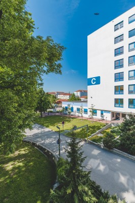 Nemocnice České Budějovice sjednocuje od 1. 7. 2021 režim parkování